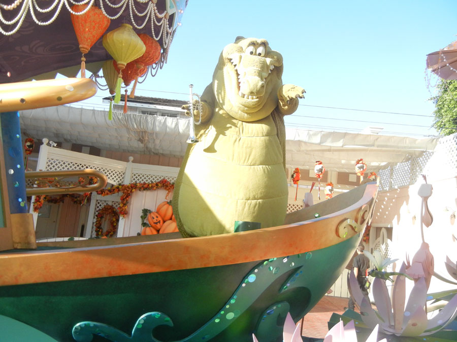 Disneyland Parade in the Day